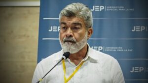 Falsos positivos: juez ordena a Petro resolver petición de las víctimas para revocar medallas del general (r) William Torres Escalante | Cambio Colombia