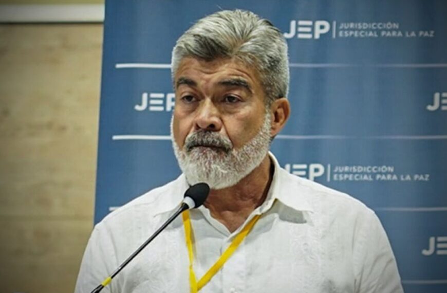 Falsos positivos: juez ordena a Petro resolver petición de las víctimas para revocar medallas del general (r) William Torres Escalante | Cambio Colombia