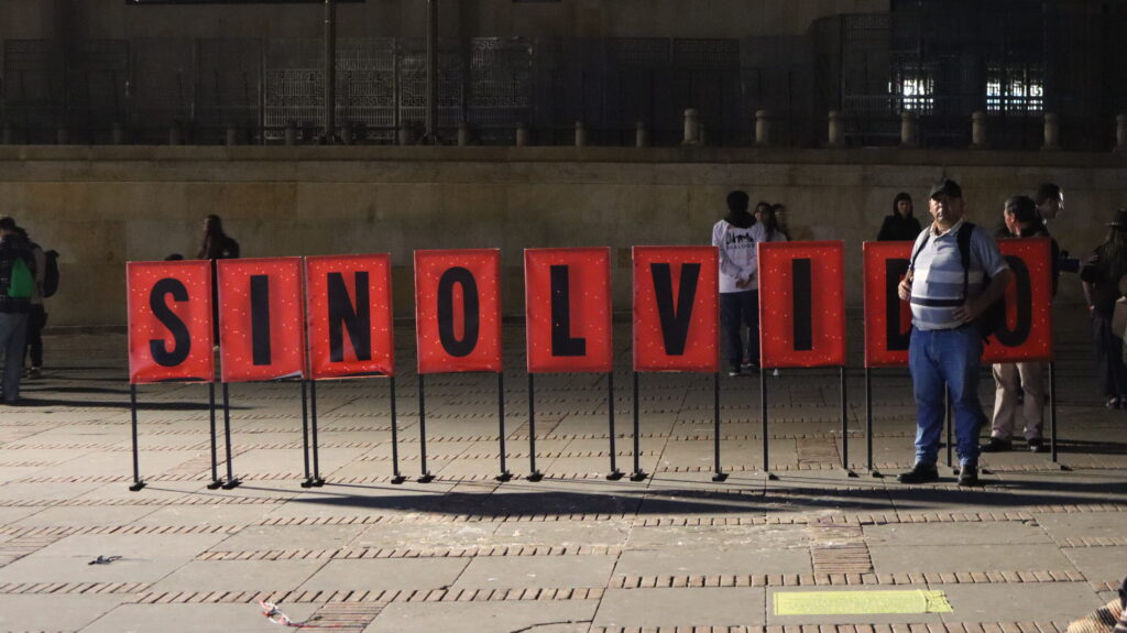 dhColombia Las imágenes que dejó el acto simbólico por los 40 años del holocausto del Palacio de Justicia | Galería IMG 1252