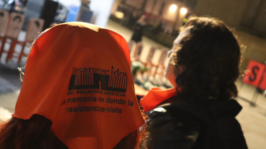 dhColombia Las imágenes que dejó el acto simbólico por los 40 años del holocausto del Palacio de Justicia | Galería IMG 1261