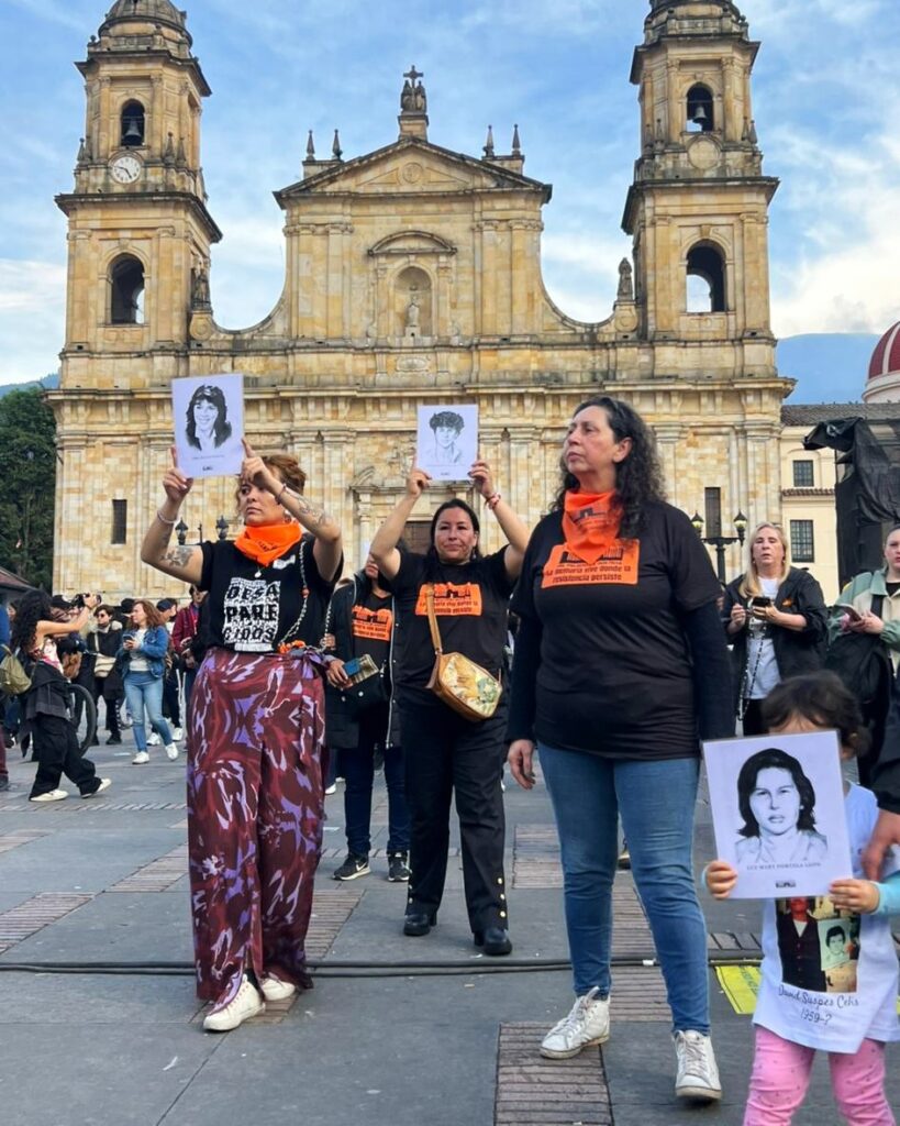 dhColombia Las imágenes que dejó el acto simbólico por los 40 años del holocausto del Palacio de Justicia | Galería Va 3