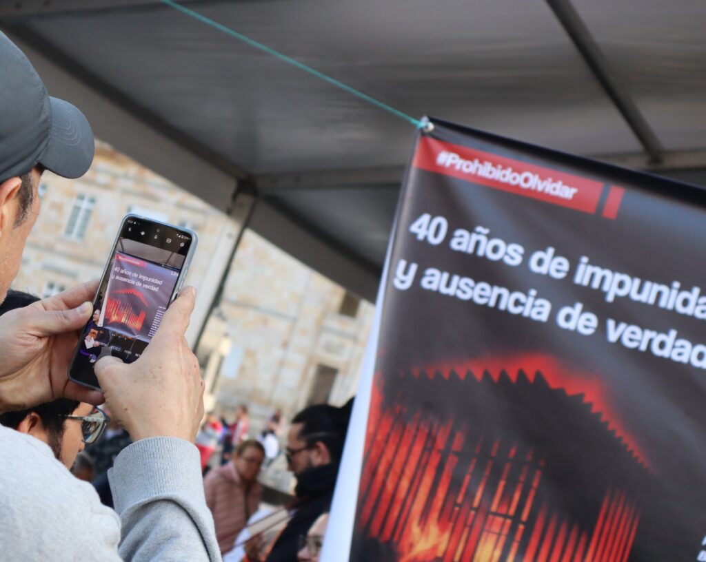 dhColombia Las imágenes que dejó el acto simbólico por los 40 años del holocausto del Palacio de Justicia | Galería Va 8